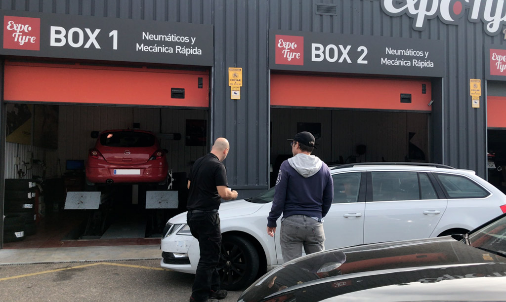 Alfredo le asesorará en las instalaciones de Expo Tyre Premium